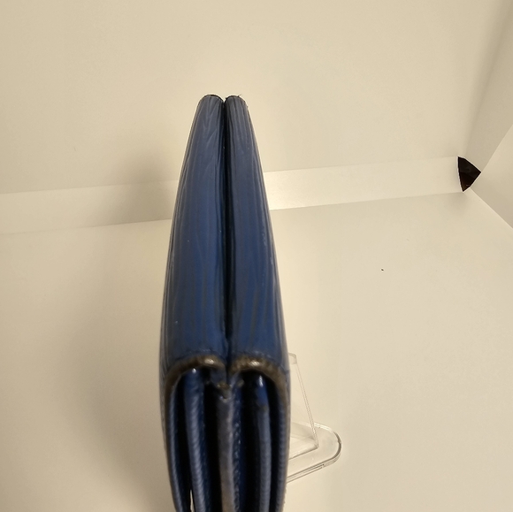 LOUIS VUITTON Blue Epi Wallet - Unisex - Picture 7 of 14